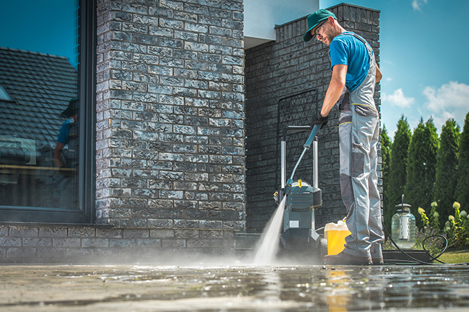 Pressure-Washer-Cleaning